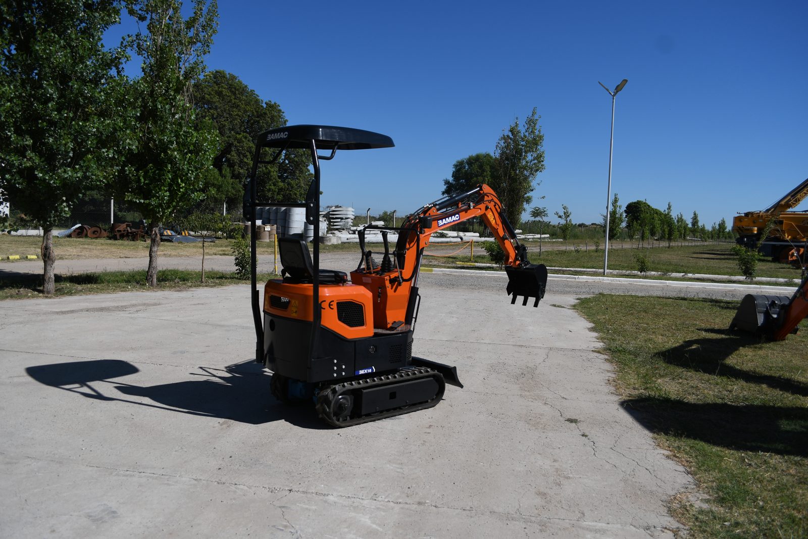 Excavadora BAMAC BEX10