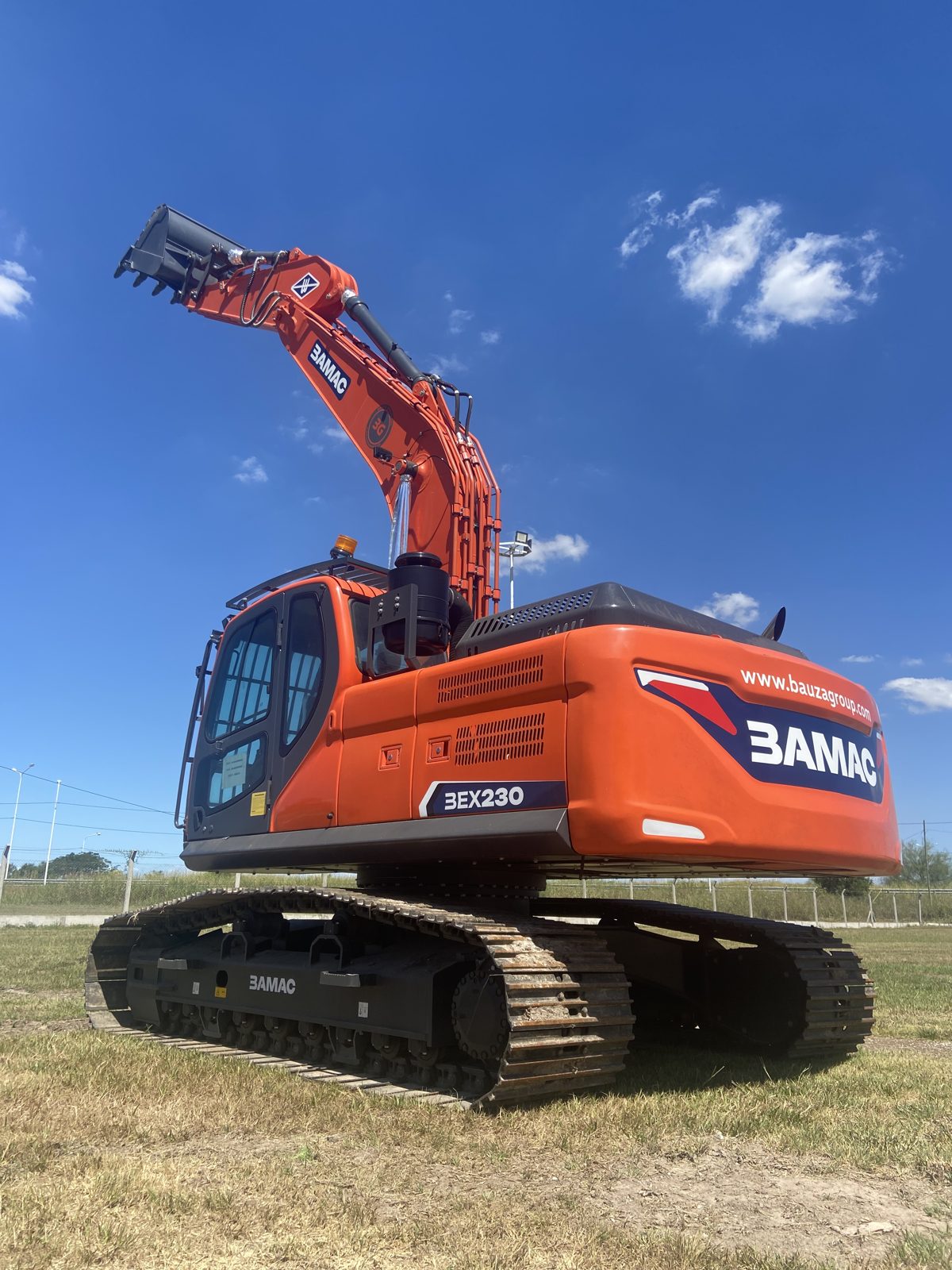 Excavadora BAMAC BEX230