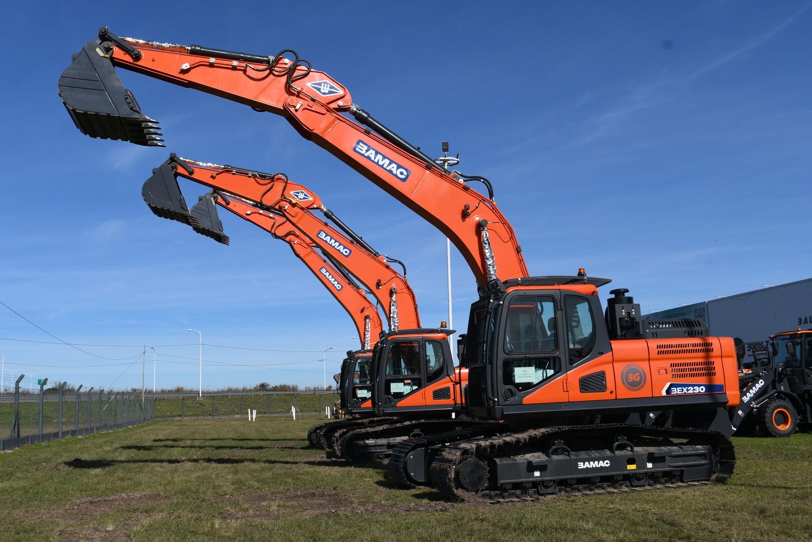 Excavadora BAMAC BEX230 — foto 2