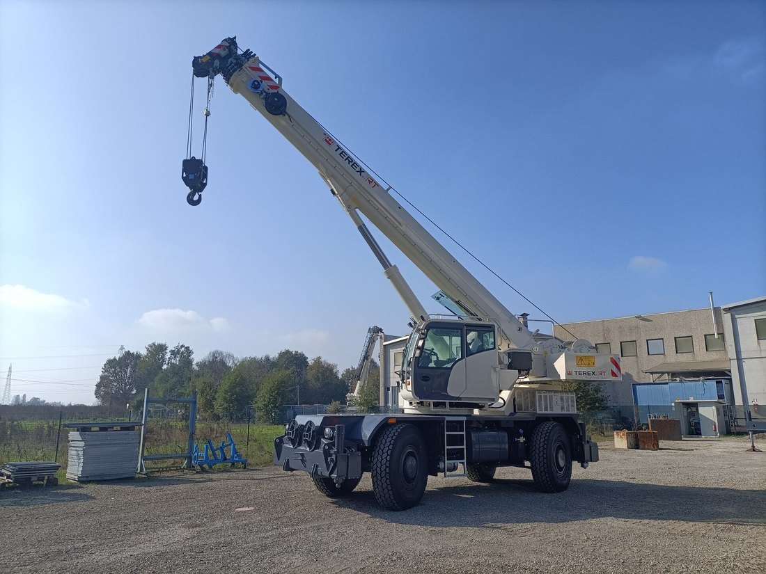 Grúa rough terrain TEREX TRT 50